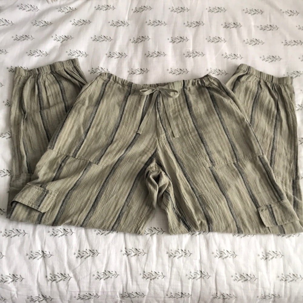 Oversized Striped Wide-Leg Cargo Pants with Pockets